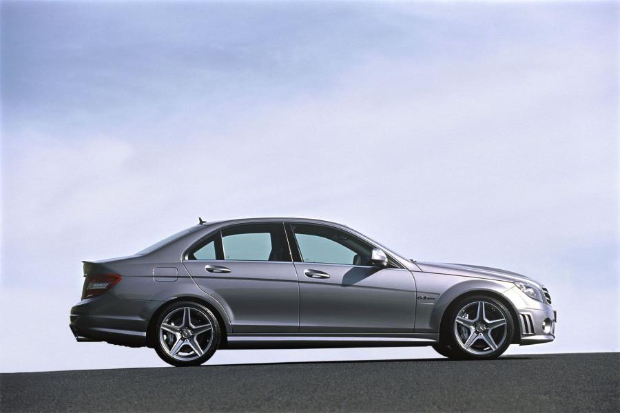  Mercedes-Benz C63 AMG 2007 года  (фото 19 из 27)
